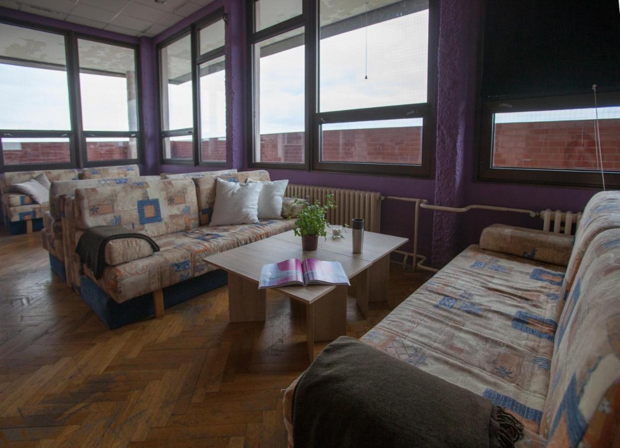 Hostel Tvm Tower Modrany Praha Exteriér fotografie