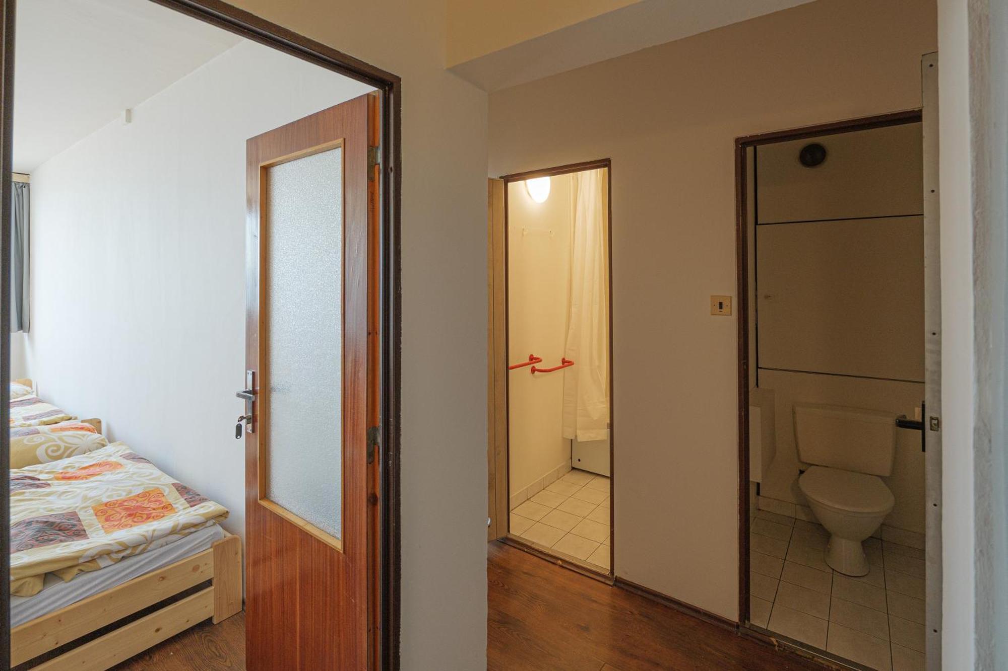Hostel Tvm Tower Modrany Praha Exteriér fotografie