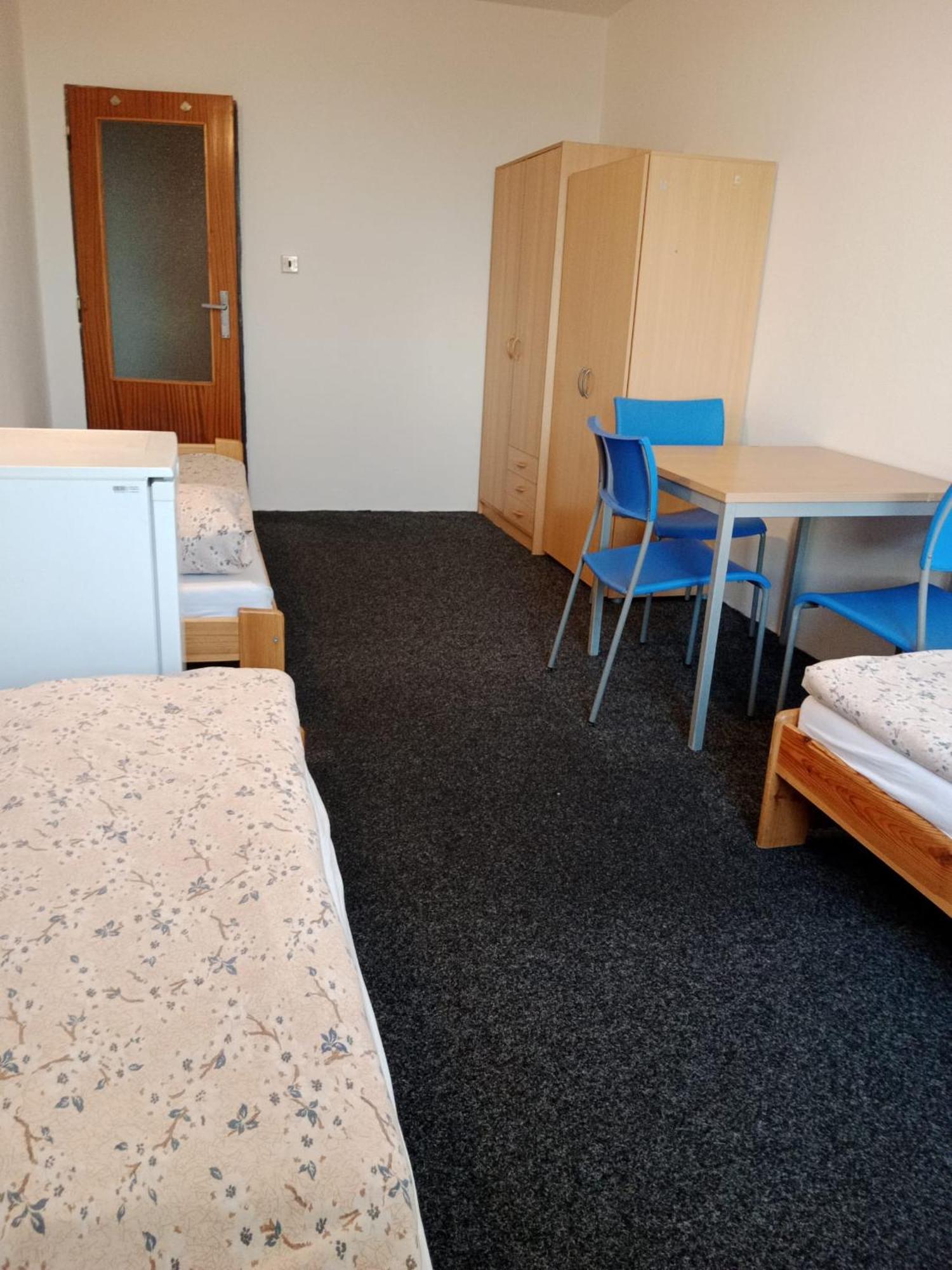Hostel Tvm Tower Modrany Praha Exteriér fotografie