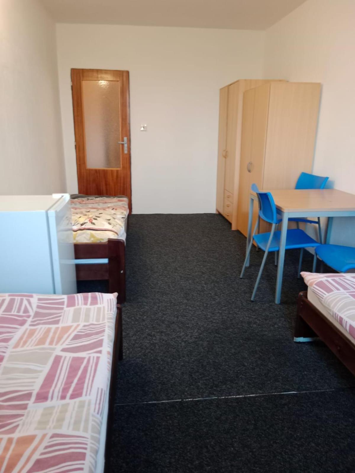 Hostel Tvm Tower Modrany Praha Exteriér fotografie