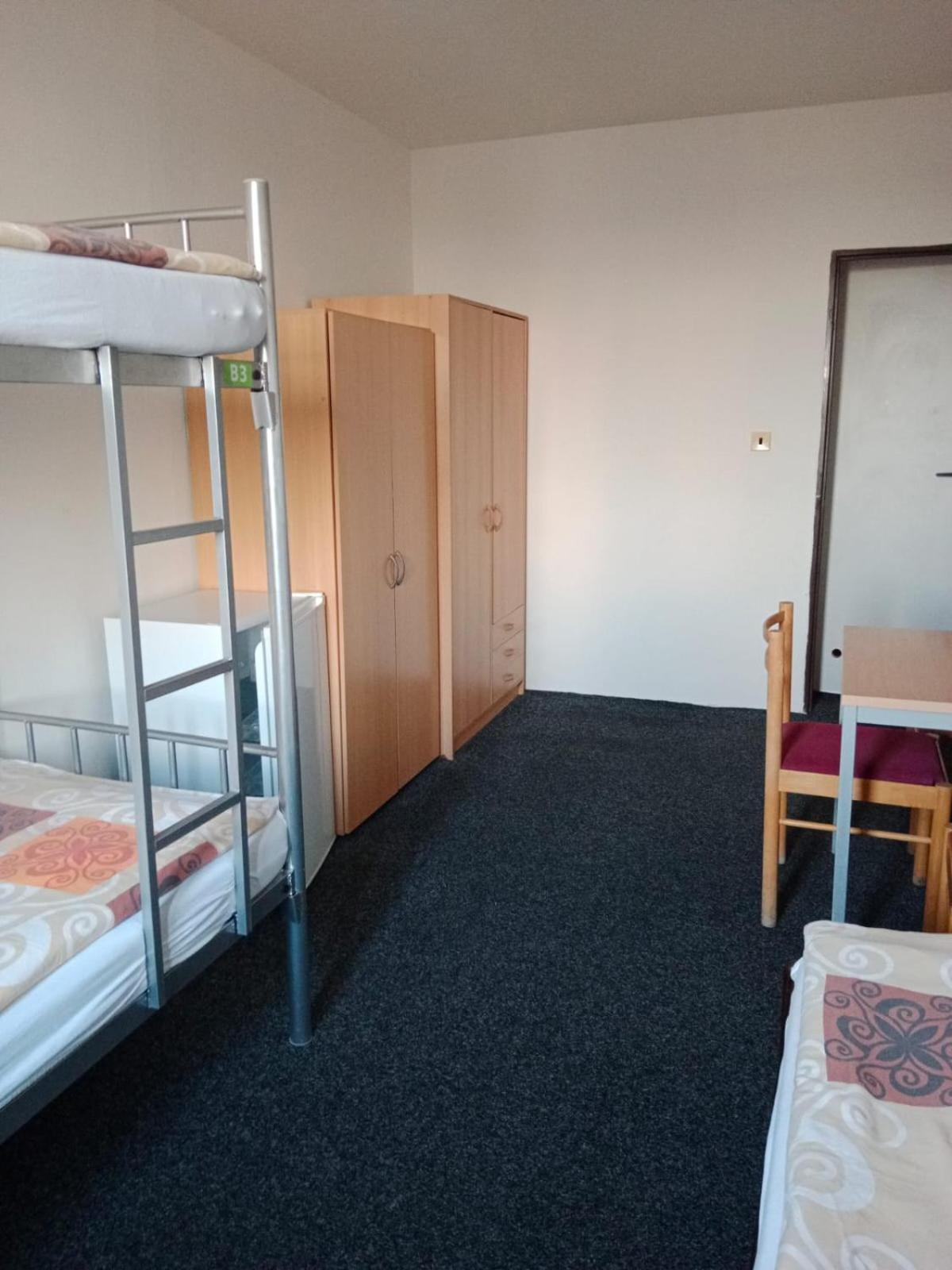 Hostel Tvm Tower Modrany Praha Exteriér fotografie